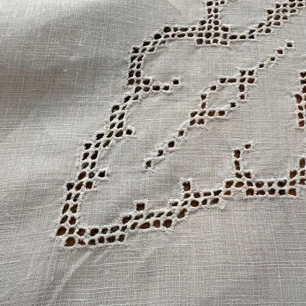 Antique Batiste White Linen Tablecloth Floral Lace Raised Embroidery 103 x 69" - Picture 4 of 13